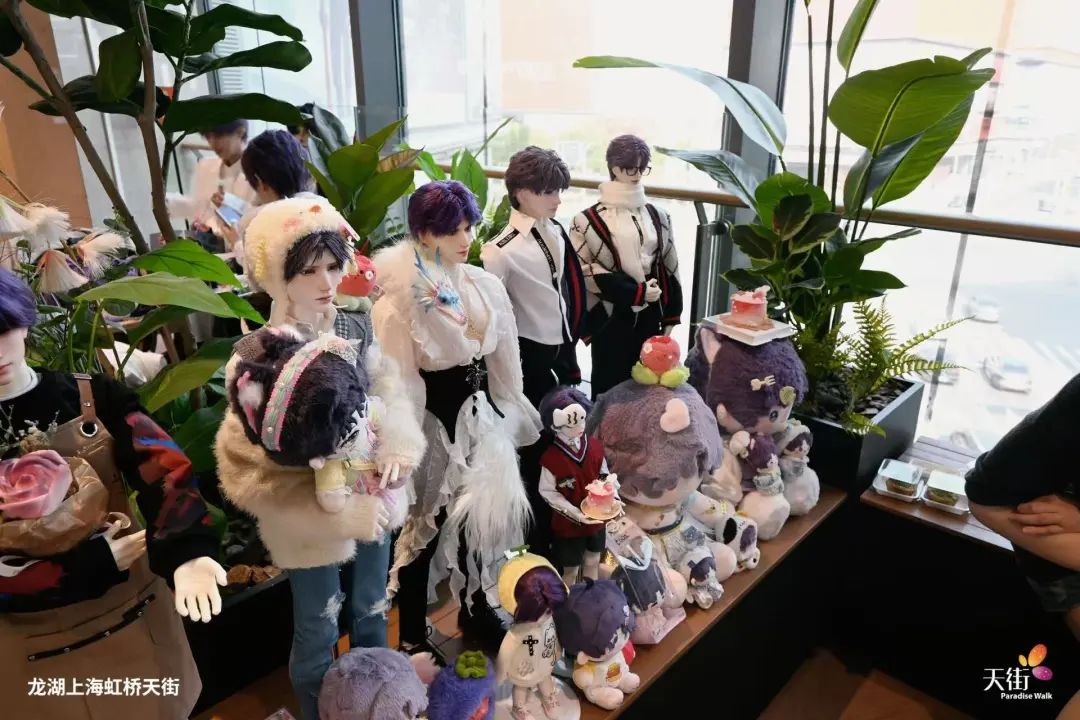 为纸片人庆生：二次元狂欢，三次元狂赚