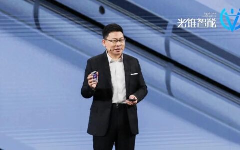 折叠创新只有华为，Pura X“阔”出一片新蓝海