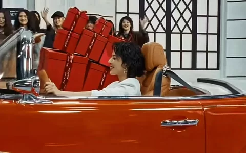 在抖音、快手头排看秀，直播电商重塑时装周