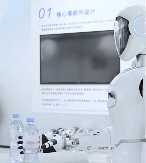 美的站上风口，如何抢人形机器人蛋糕？
