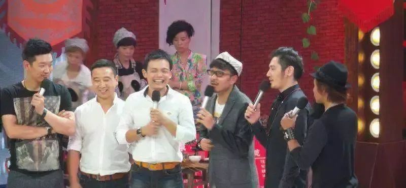 创始人“硬控”甲亢哥，文和友急了？