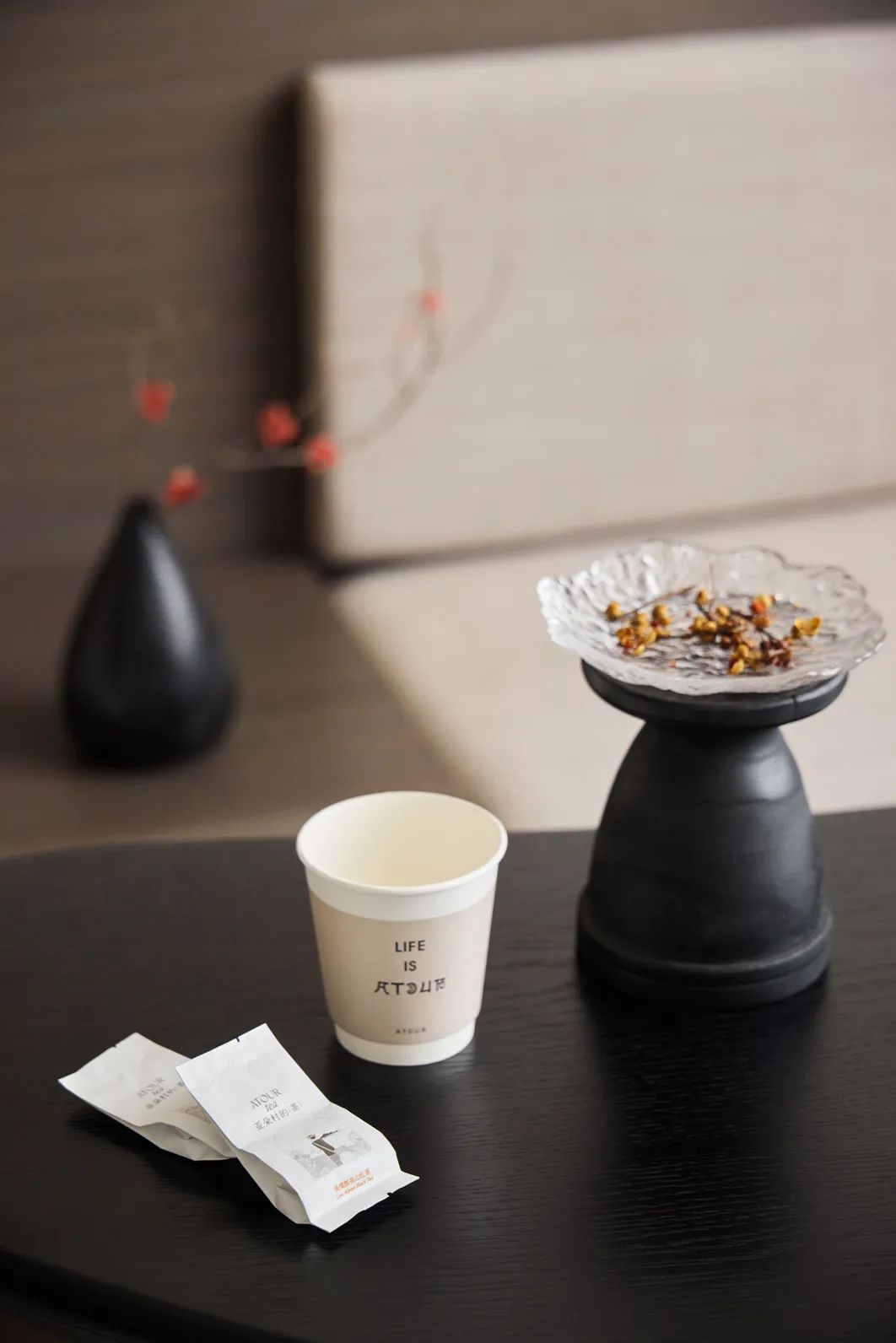 开在同一条街，亚朵为什么能卖得比别家贵？