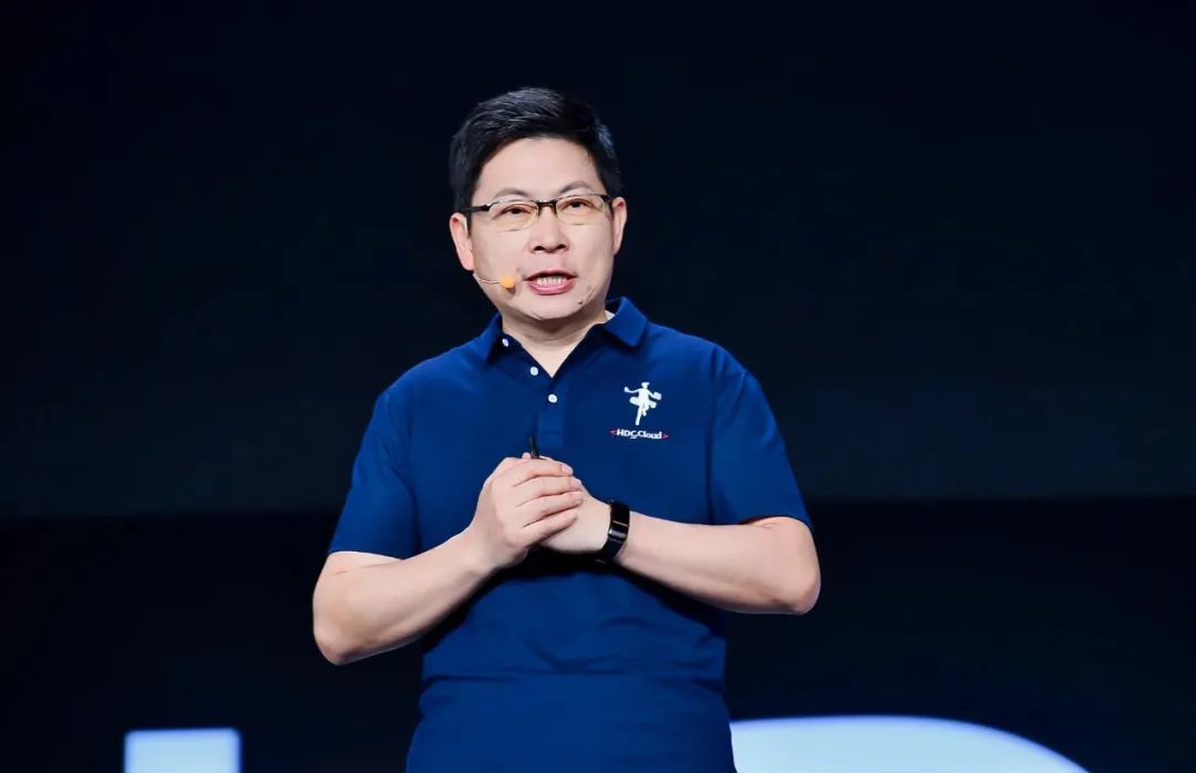 余承东卸任不退场