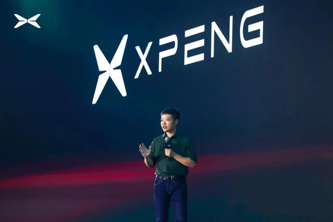 何小鹏变了，小鹏汽车转弯