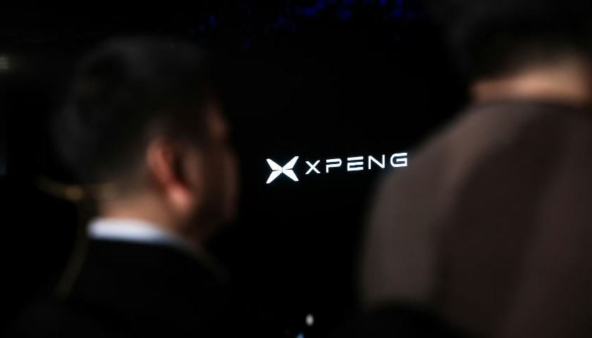 何小鹏变了，小鹏汽车转弯