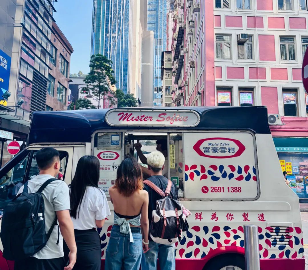 “穷游族”扎堆？香港旅游"平替危机"暴露包容性短板