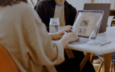 找工作越容易，BOSS直聘越赚钱？对，你没听错