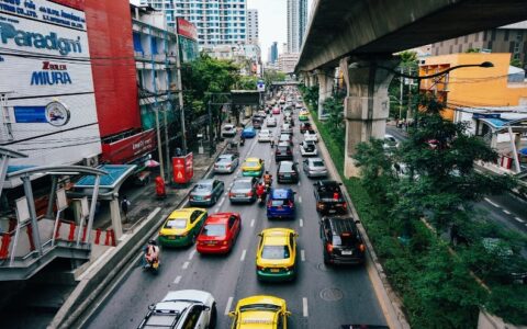 滴滴海外包车上线11国，中文司机服务、免绑卡换汇