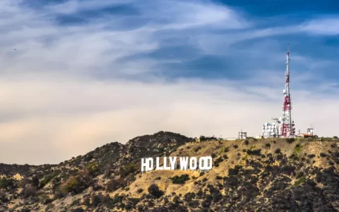 关税战笼罩下的好莱坞：重蹈苹果在华覆辙？