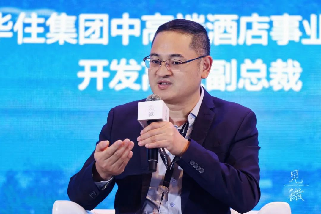 从“内卷式价格战”到“价值竞争”：中高端酒店如何重构护城河？
