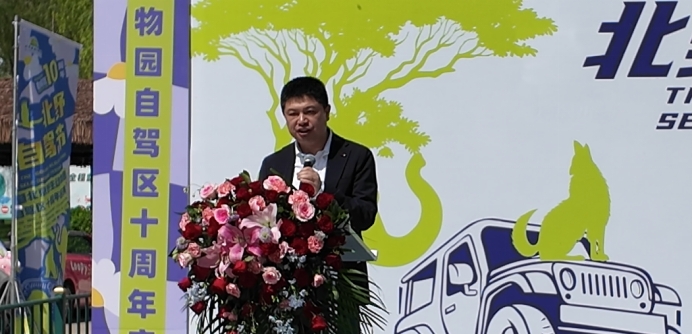 来北野自驾沉浸看动物？谁能分清这是在北京还是在非洲