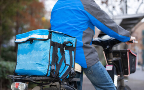 淘宝闪购、饿了么强势入局，打开即时零售想象力