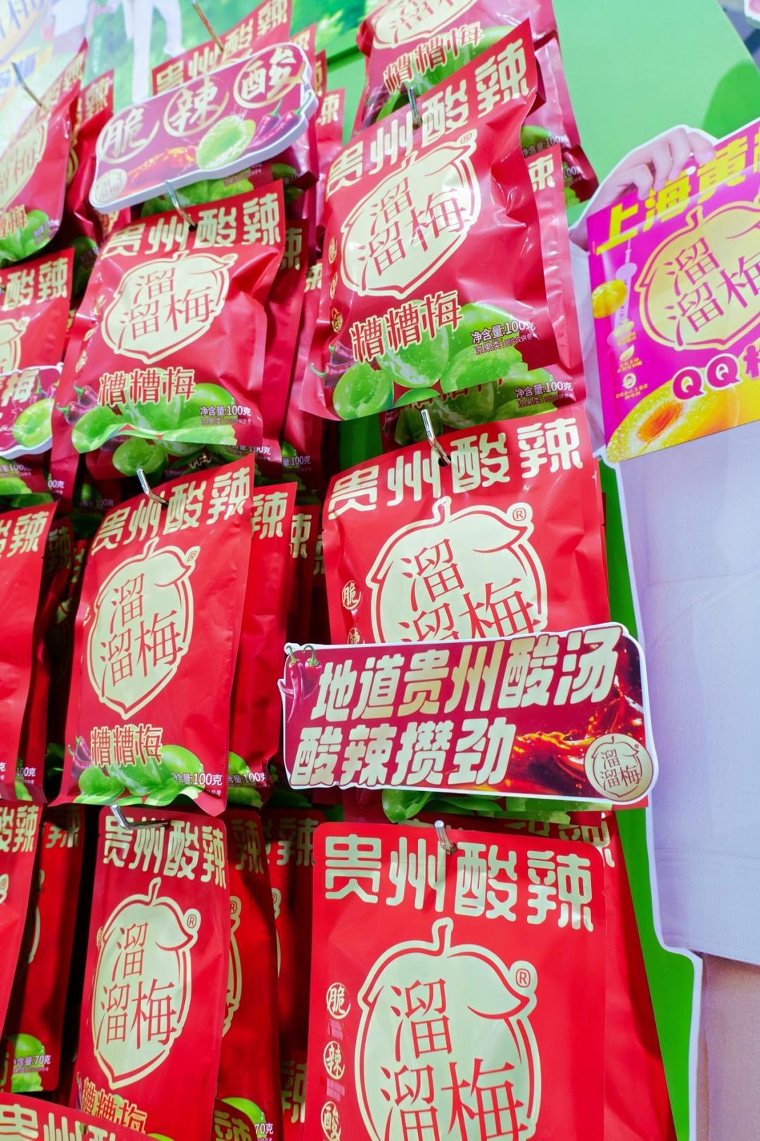 买全球资源，卖全球市场，溜溜梅如何用“好货”构建品牌护城河？