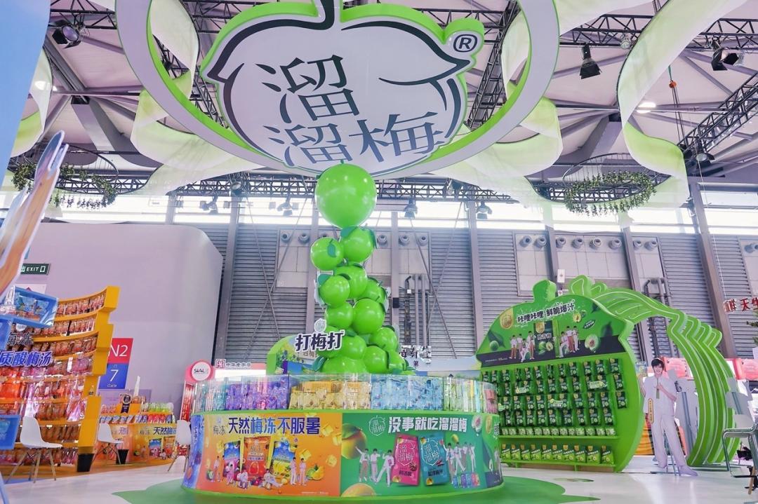 买全球资源，卖全球市场，溜溜梅如何用“好货”构建品牌护城河？