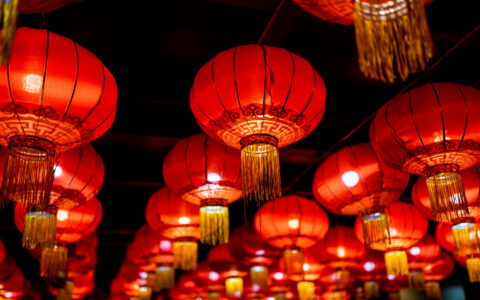 景区里挂红灯笼，谁研究出来的？