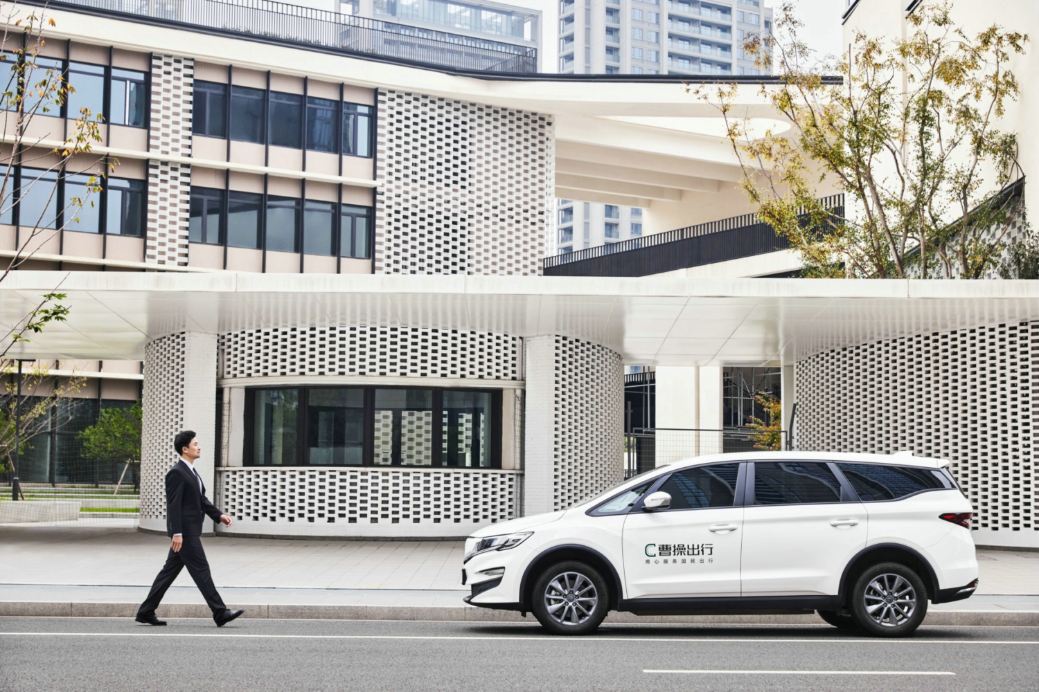 开启招股，计划募资18.53亿港元，曹操出行加速布局Robotaxi