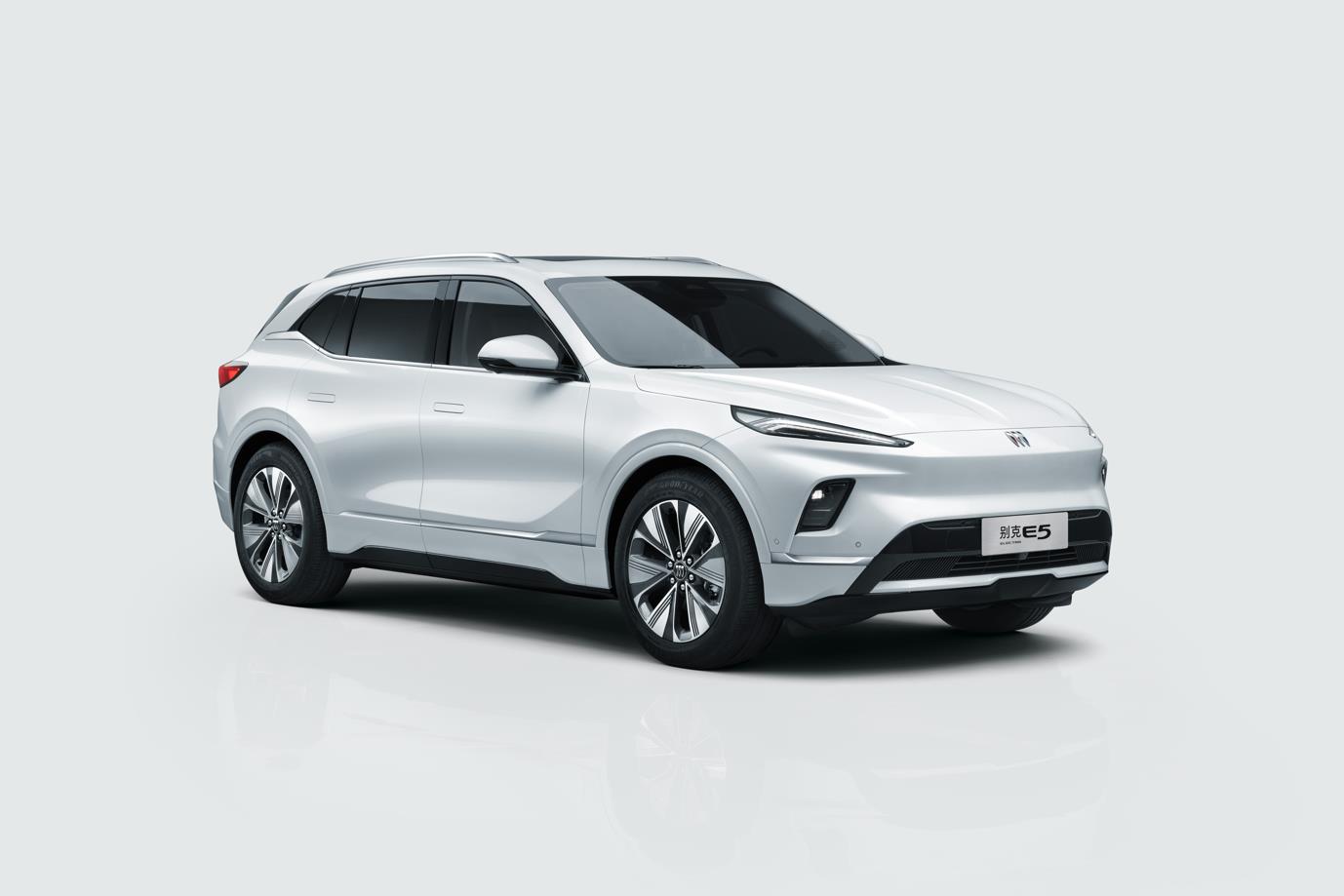 新别克纯电E5焕新上市，一口价仅14.99万元起