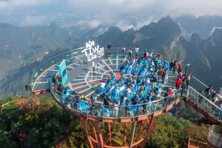 景区里挂红灯笼，谁研究出来的？