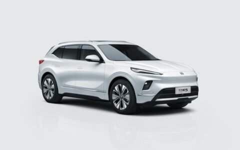 新别克纯电E5焕新上市，一口价仅14.99万元起