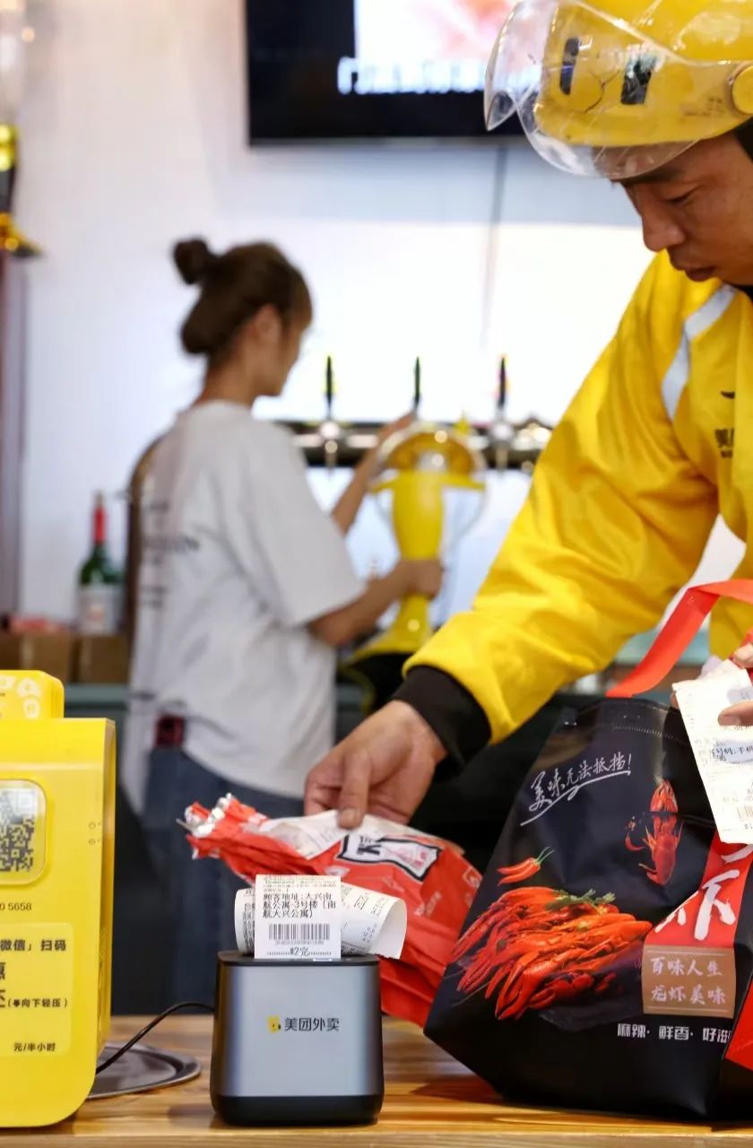 明厨亮灶的品牌“卫星店”，能否让消费者告别“堂食崇拜”？