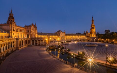 七八月的欧洲，被游客“挤爆”了