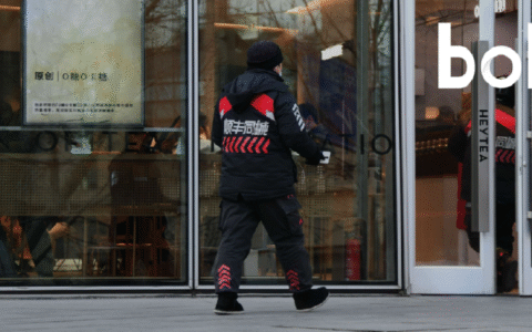 外卖战场撒币，顺丰同城捡钱