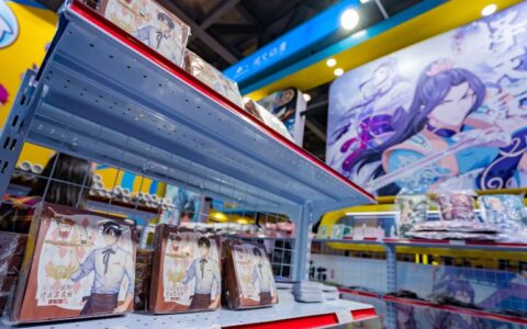 左手潮玩、右手谷子，阅文的新故事成色几何？