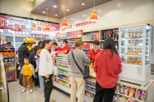 飞书AI，正在成为零售企业的“靠谱辅助”