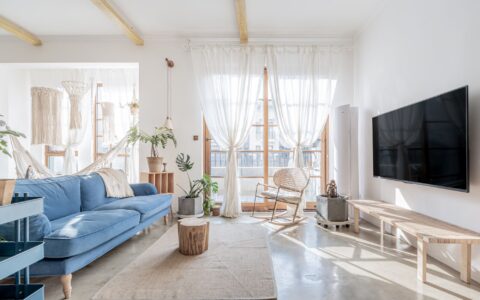 想在暑期回血的民宿老板，愿望落空了