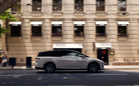 理想i8，撑得起李想的“纯电梦”吗？