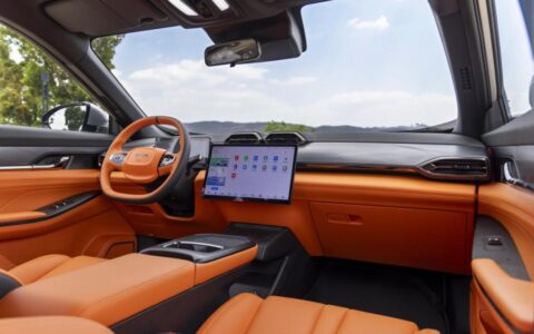 东风风神直播间的“省钱经济学”：个体户车主如何用L7一年省出1.5万油费？