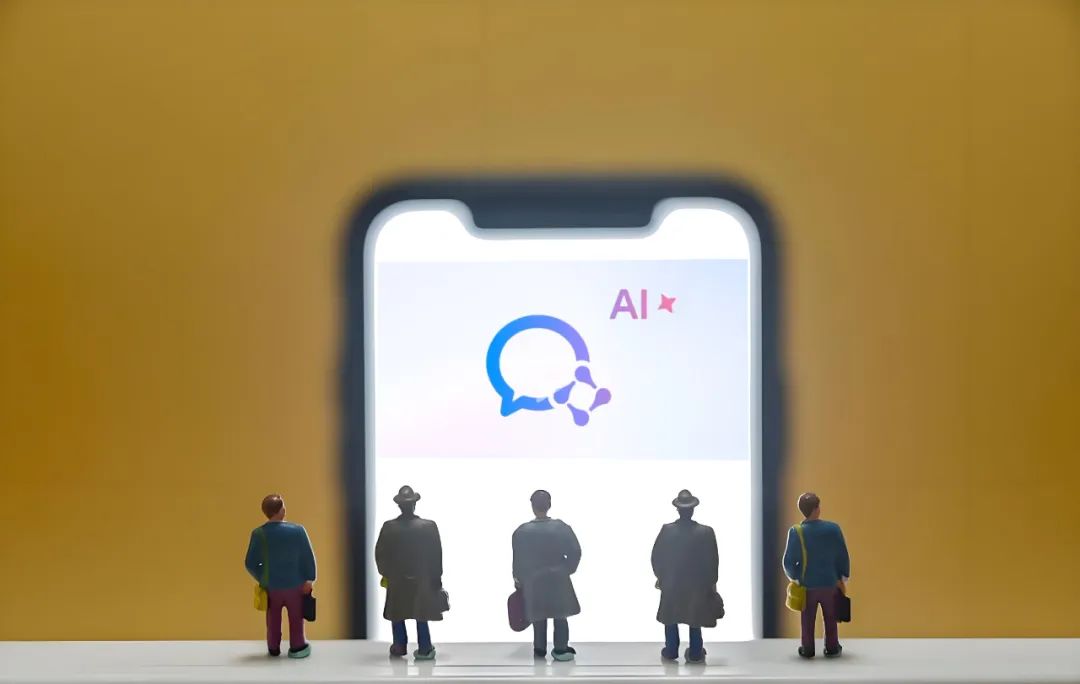 企业微信，「奔向」AI一体化