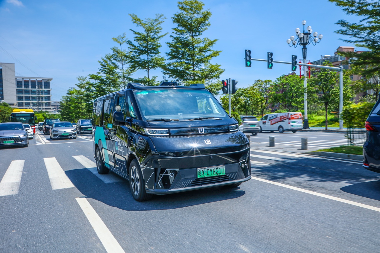 文远知行Robotaxi GXR在黄埔开启24小时纯无人商业化运营