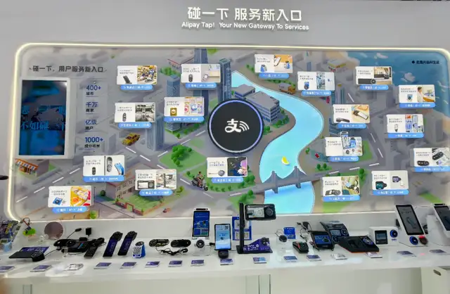 电梯间里“碰一下”:支付宝是营销鬼才,还是画蛇添足?