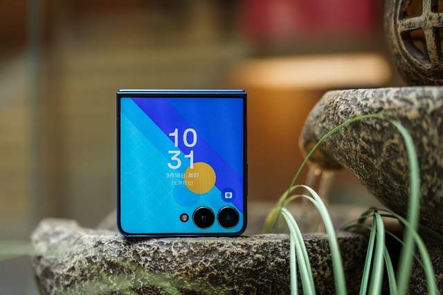 外有精巧设计 内有硬核实力 三星Galaxy Z Flip7开创小折叠新时代