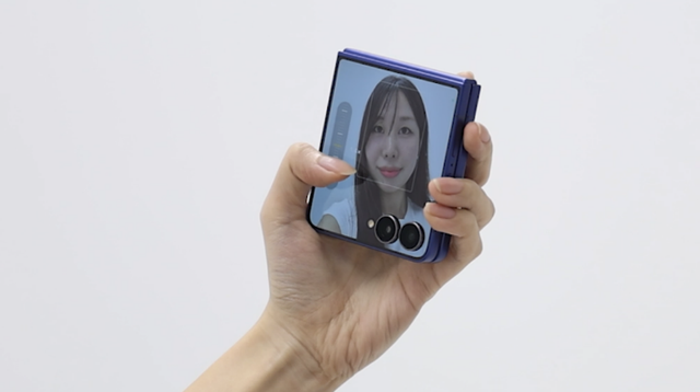 外有精巧设计 内有硬核实力 三星Galaxy Z Flip7开创小折叠新时代