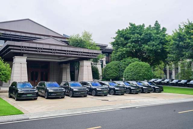 问界M9成第十九届重庆市市长国际经济顾问团会议 彰显“重庆智造”实力