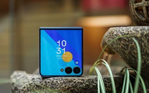 外有精巧设计 内有硬核实力 三星Galaxy Z Flip7开创小折叠新时代