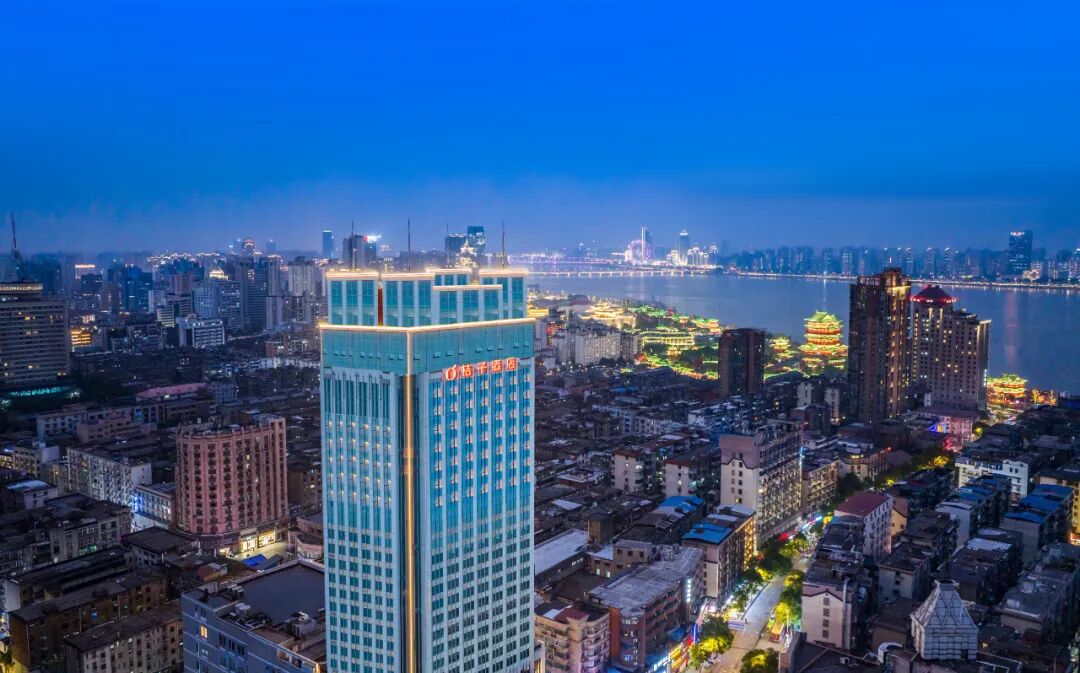 比南昌夏天还火的，是卖爆了的桔子酒店