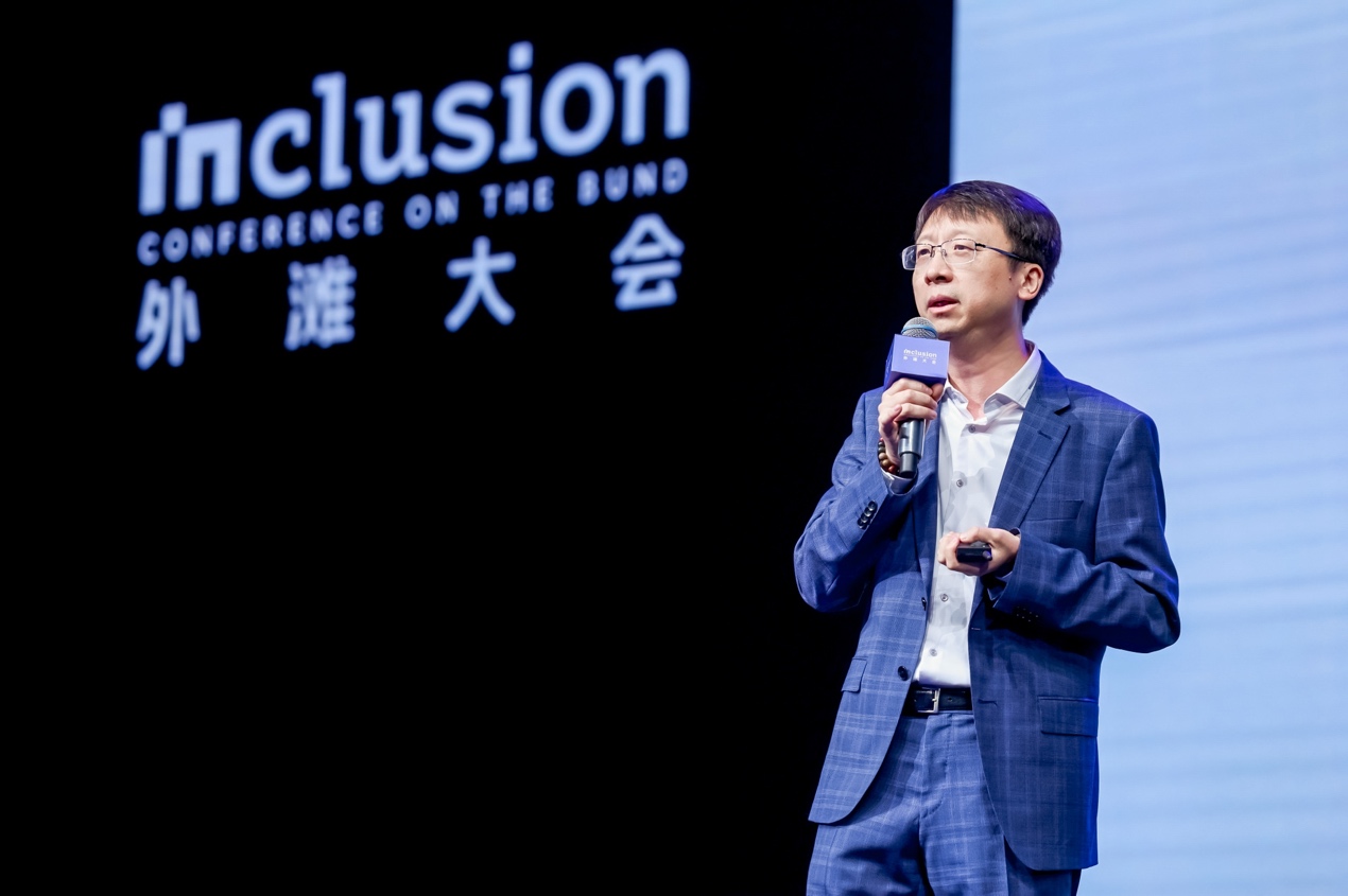 赫拉利的“问”，外滩大会的“答”
