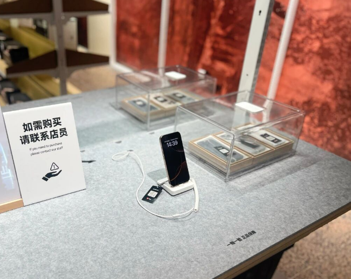 转转向左，闲鱼向右