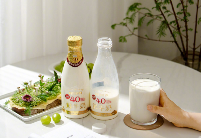 乳业大转向：常温奶失宠，乳企“卷”鲜奶、拼奶粉