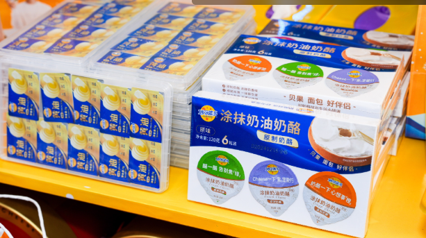 乳业大转向：常温奶失宠，乳企“卷”鲜奶、拼奶粉
