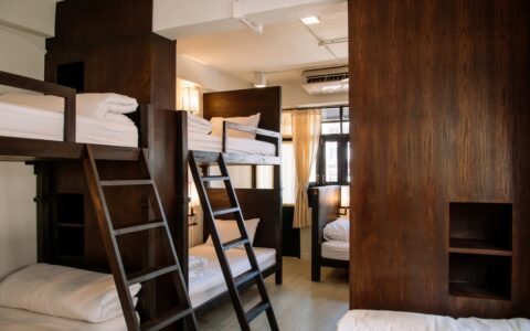 跳海酒馆做住宿，是讲故事还是真本事？