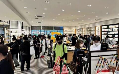 奢侈品折扣爆火，“越涨越买”的时代结束了