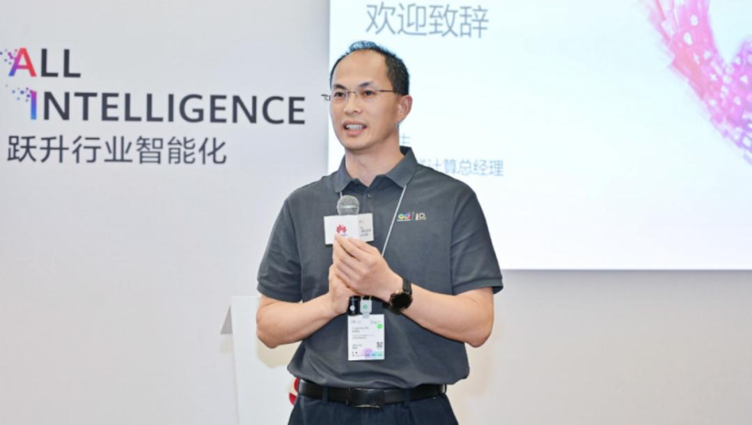揭秘超节点，AI算力需要“统一的语言” | 对话华为灵衢