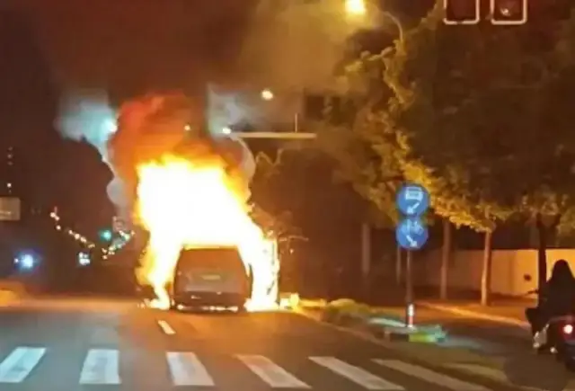 新能源车起火事件频发,社会对固态电池的需求藏不住了