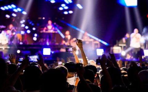 为什么经济越下行，演唱会越嗨？