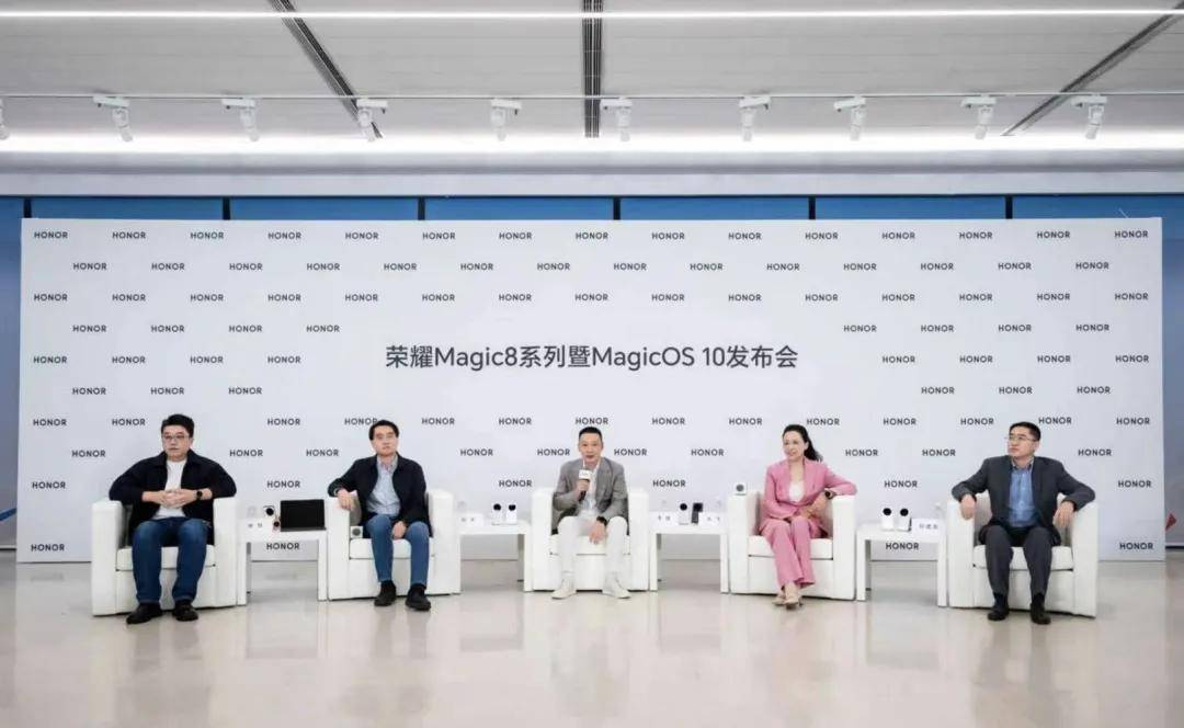 当AI学会进化：荣耀与用户的“共生式成长”新范式
