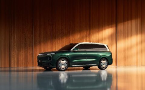 十年全域自研交出新答卷：零跑旗舰D平台与D19发布